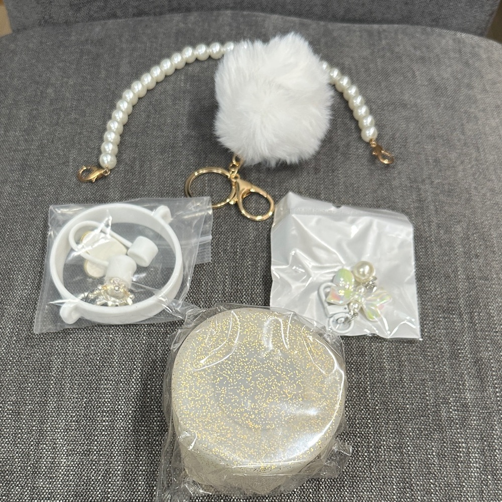 Stanley Cup Pearl and White Fur Accessory Set